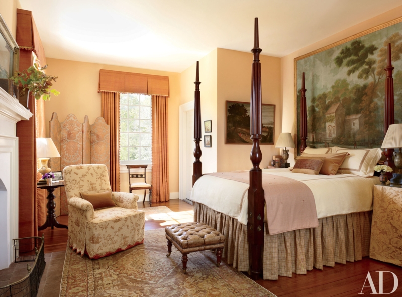 Elegant Classic Four Poster Bed with Vintage Charm