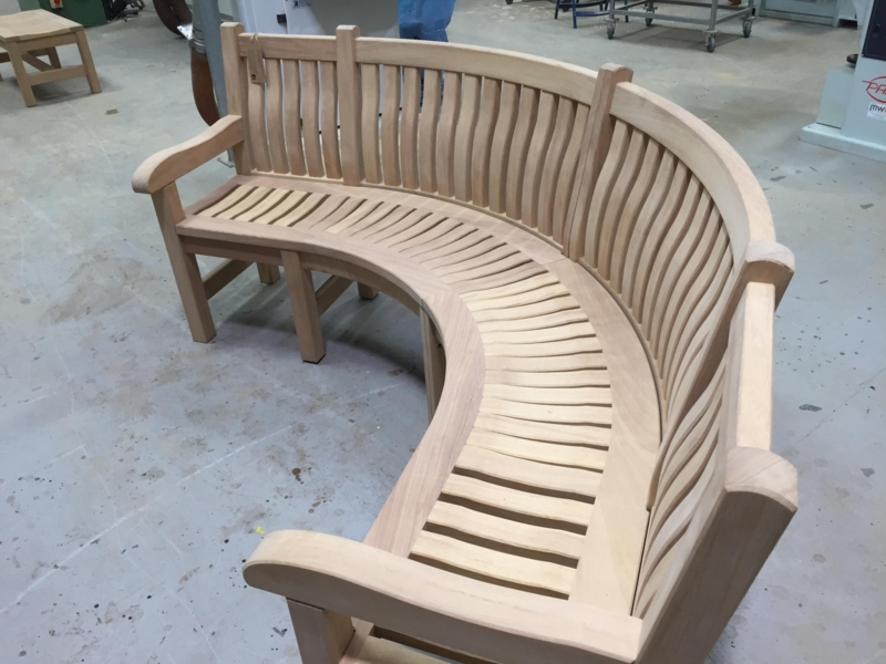 Elegant Curved Wooden Garden Bench Design