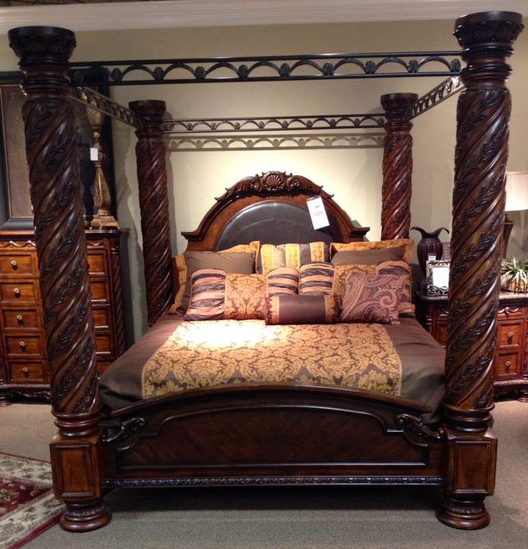 Elegant Four-Poster King Size Canopy Bed