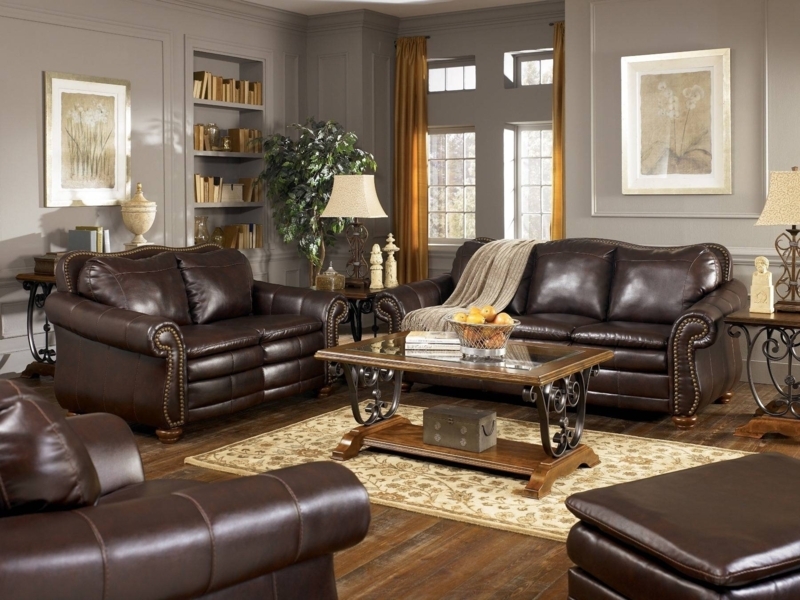 Elegant Leather Sofas for Country Style Living Rooms