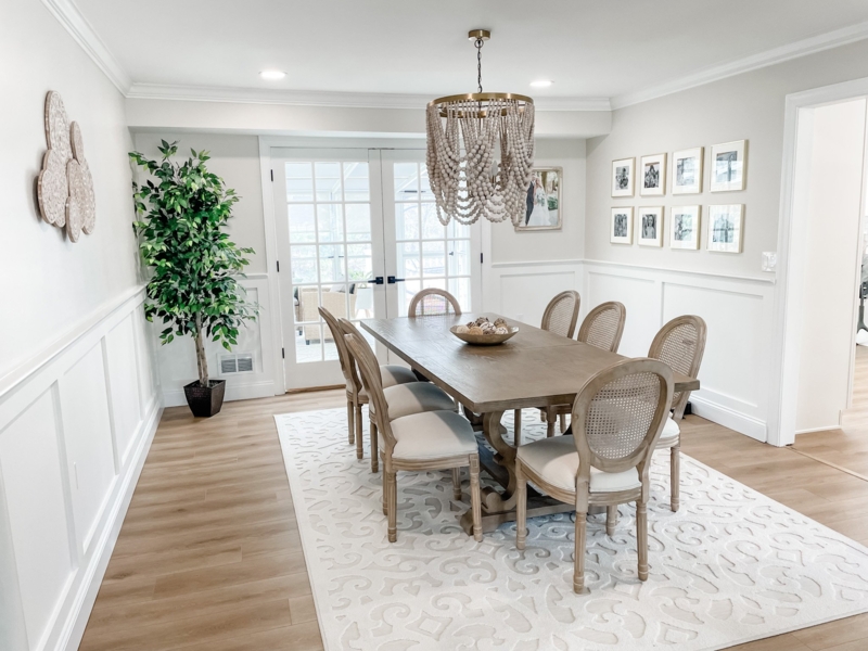 Elegant Modern Coastal Dining Room Design