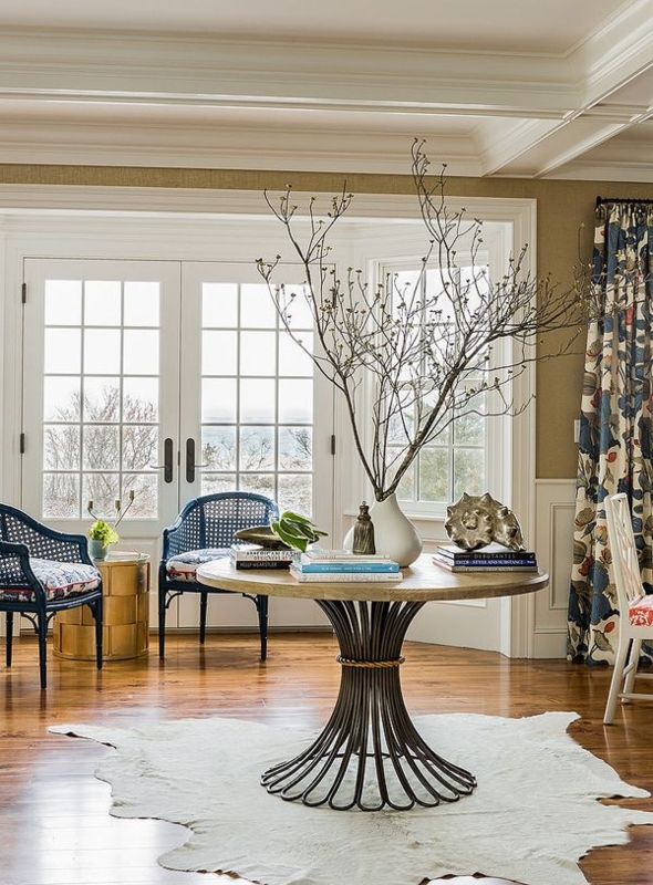 Elegant Round Foyer Table with Coastal Decor