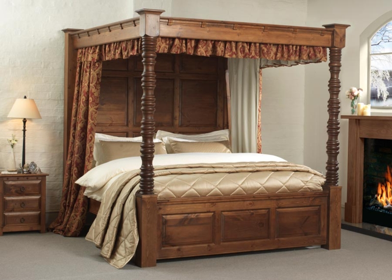 Elegant Traditional Four Poster Wooden Bed Design
