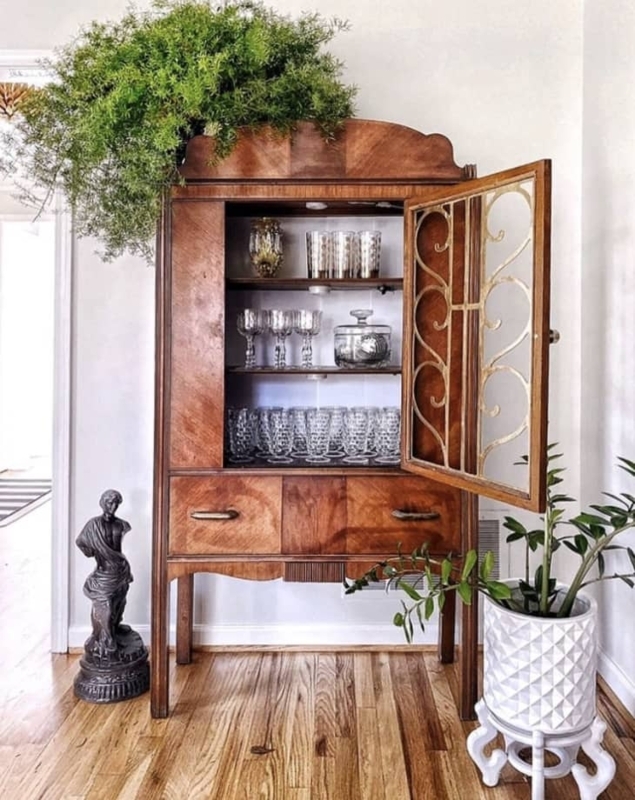 Elegant Vintage China Cabinet with Modern Decor