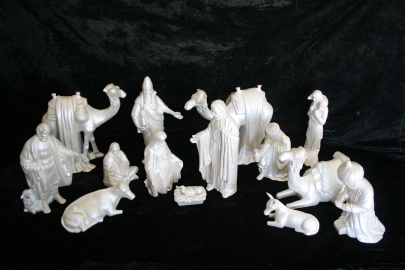 Elegant White Ceramic Nativity Set with 15 Pieces
