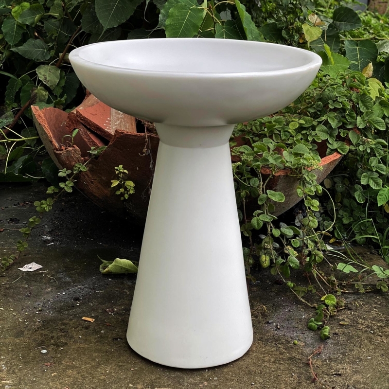 Elegant White Minimalist Garden Bird Bath Design