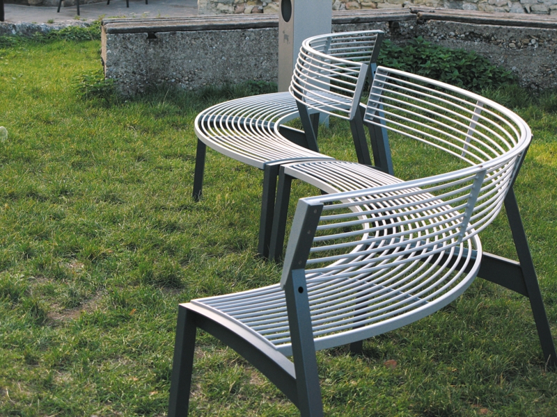 Modern Curved Metal Park Bench with Backrest