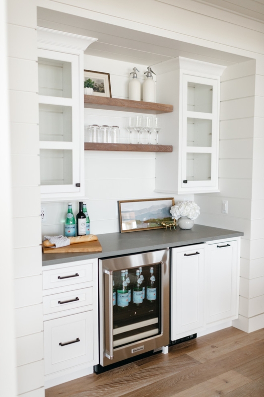 Modern White Built-In Bar Cabinet Design