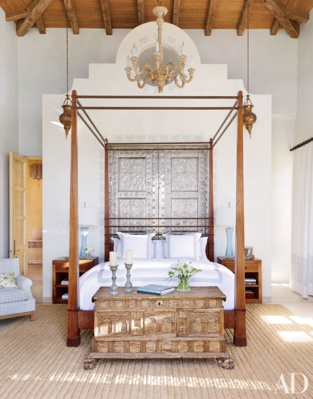Rustic Four-Poster Bed with Elegant Bright Bedroom Design