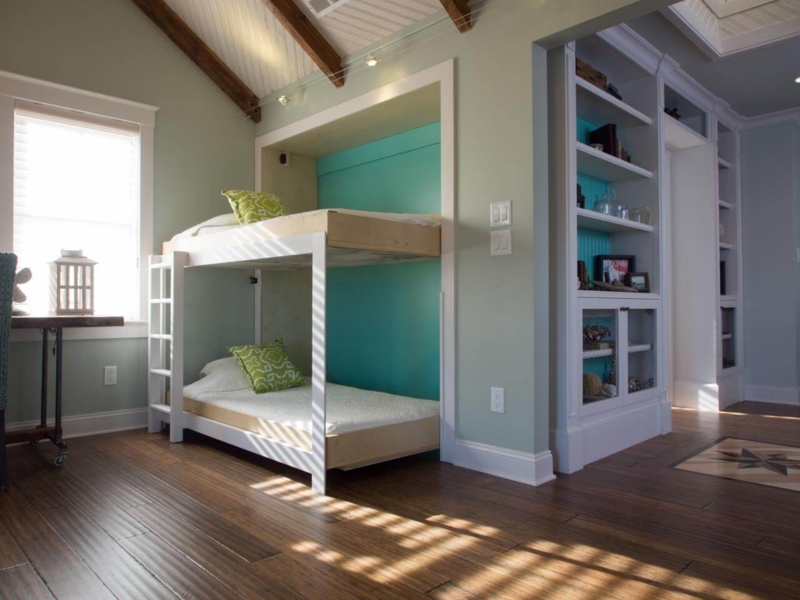 Space-Saving DIY Murphy Bunk Bed Design