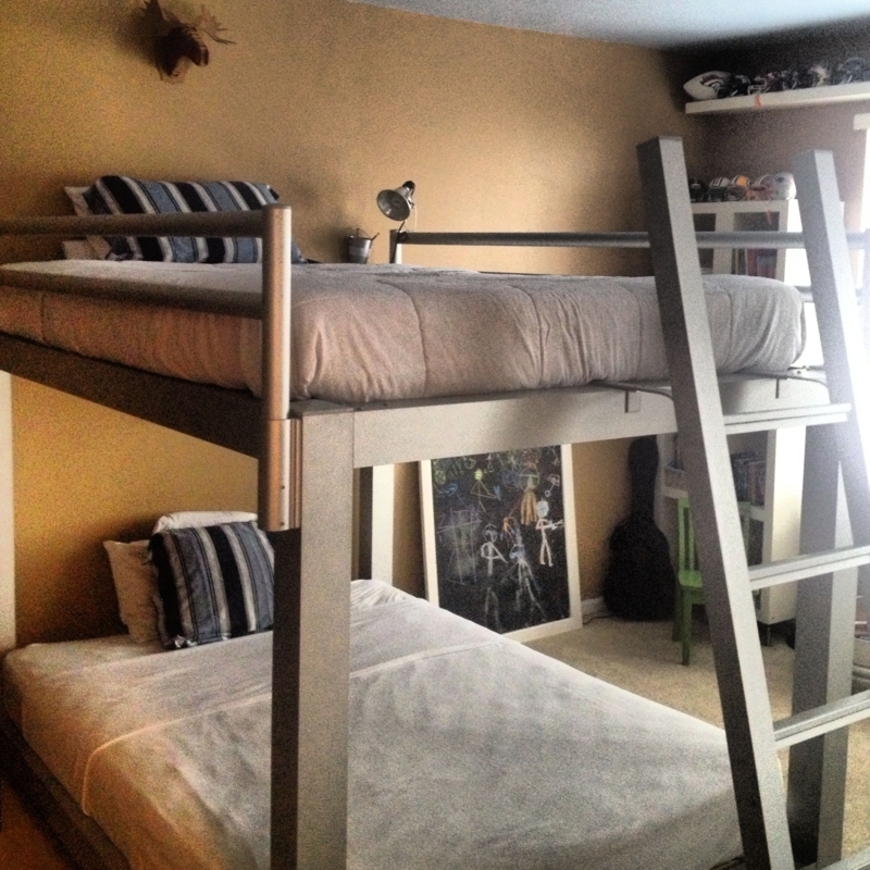 Space-Saving Modern Queen Size Loft Bed Design