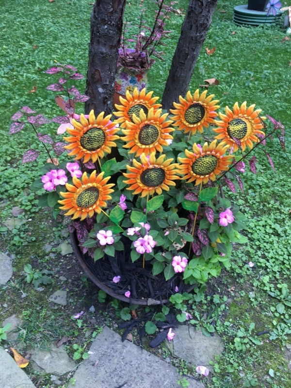 8 Metal Sunflowers,Garden Art,Flower Garden Stake,Sunflower Garden ...