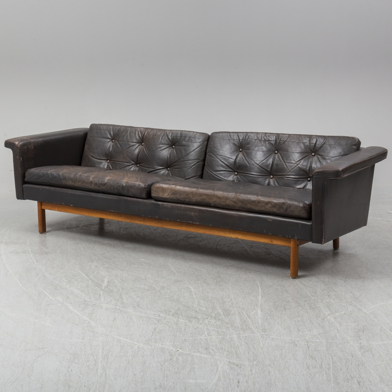 A black leather 1960s-70s sofa by Karl Erik Ekselius. - Bukowskis