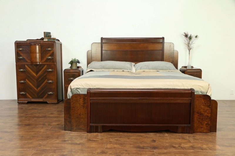 A "waterfall" design Art Deco four piece bedroom set from the late 1930 ...
