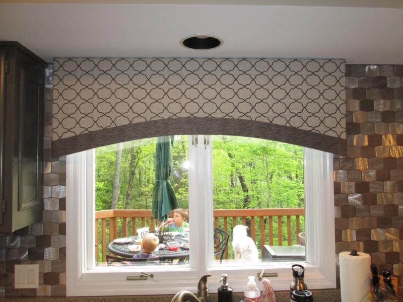Arched Soft Cornice Valance with Contrast Banding