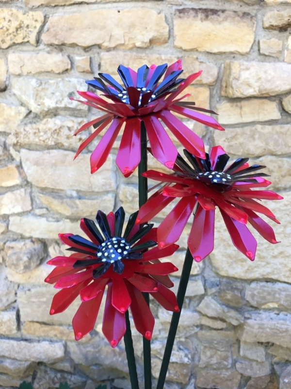 Bright Red Metal Garden Flowers for Outdoor Decoration