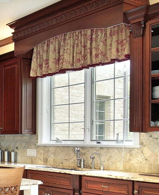 Classic Floral Valance Curtain in Traditional Kitchen