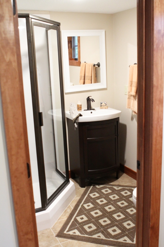Cozy Craftsman She Shed Bathroom Design