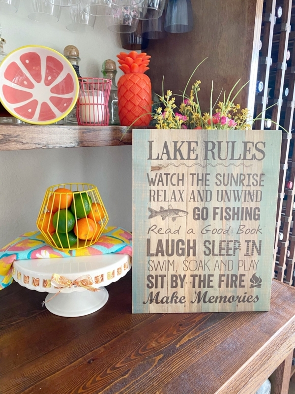 Cozy Lake House Decor with Rustic Charm