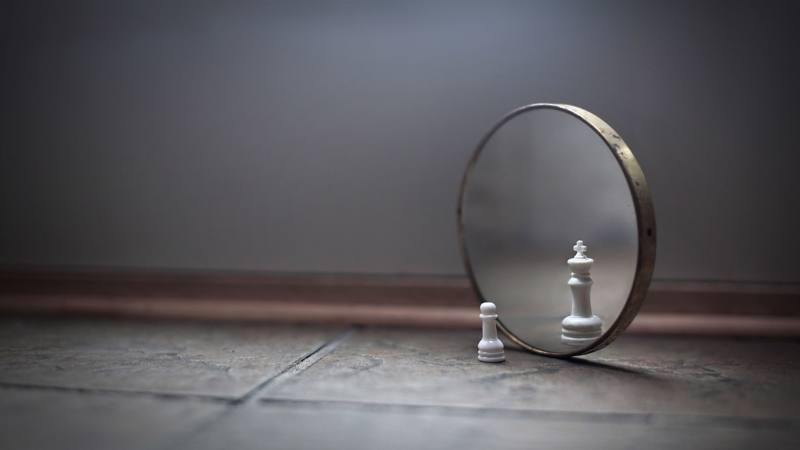 Creative Mirror Reflection with Chess Pieces