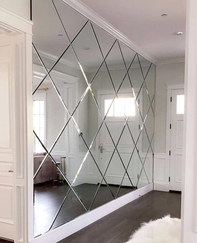 Diamond Pattern Mirrored Wall for Spacious Entryway