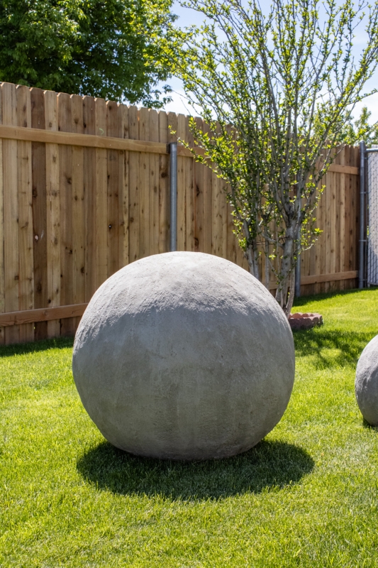 DIY Large Concrete Outdoor Spheres for Garden Decor