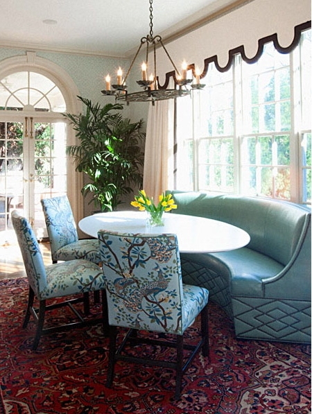 Elegant Curved Banquettes with Chinoiserie Style