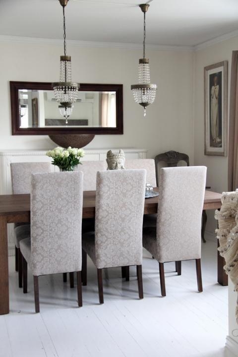 Elegant Dining Room with Antique Style Mirror