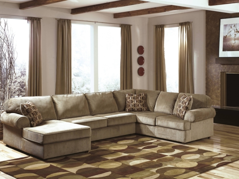 Elegant Neutral C-Shaped Sectional Sofa Design