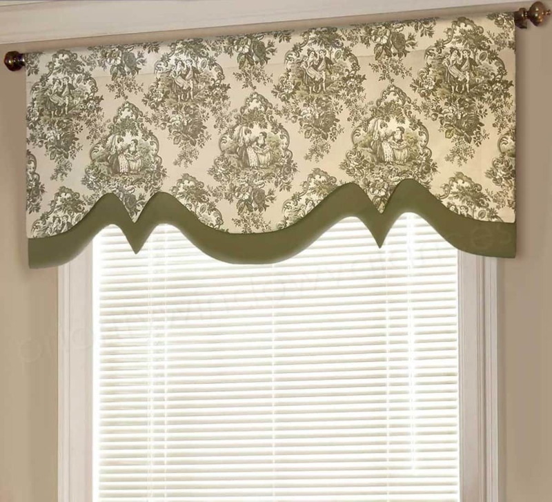 Elegant Scalloped Valance with Classic Print
