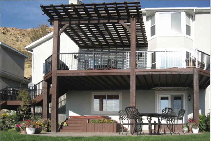 Heavy-Duty Cantilever Pergola Enhances Outdoor Living