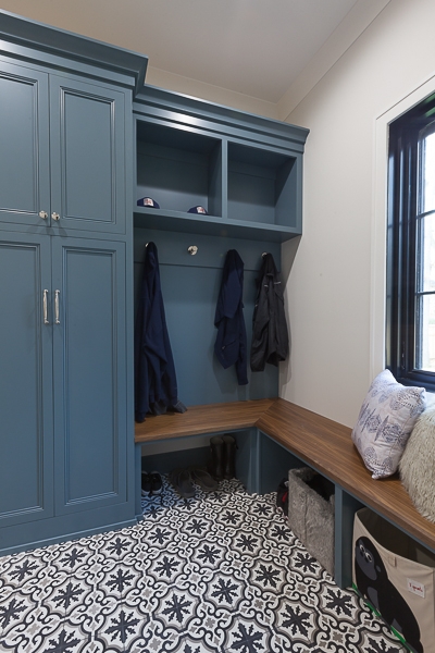 L-Shaped Blue Mudroom Locker Cabinet with Bench