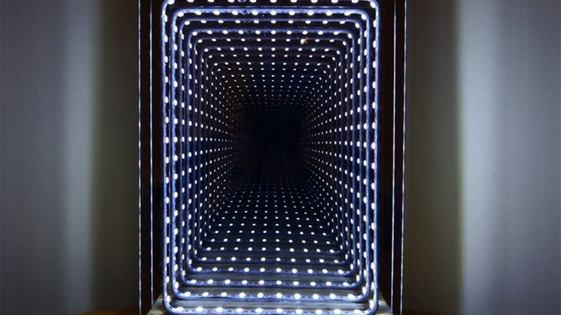 LED Infinity Mirror with Illusion Light Effect