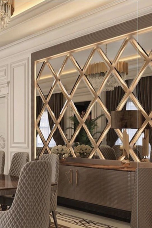 Luxurious Dining Room with Decorative Mirror Panels