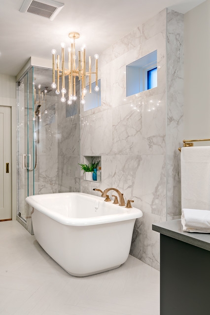 Luxurious Freestanding Tub with Modern Chandelier