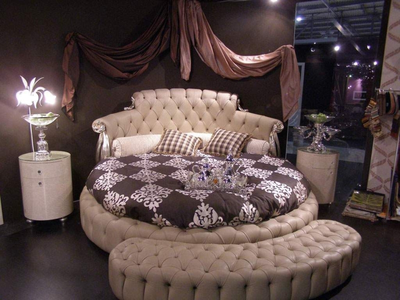 Luxurious Round Bed with Tufted Upholstery Design