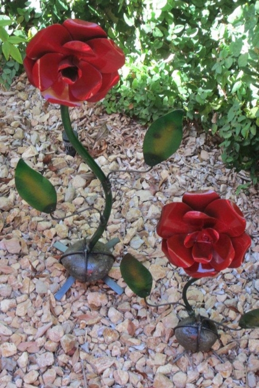Metal Garden Flowers - Set of 2 - Garden Flower Stakes | Metal flowers ...