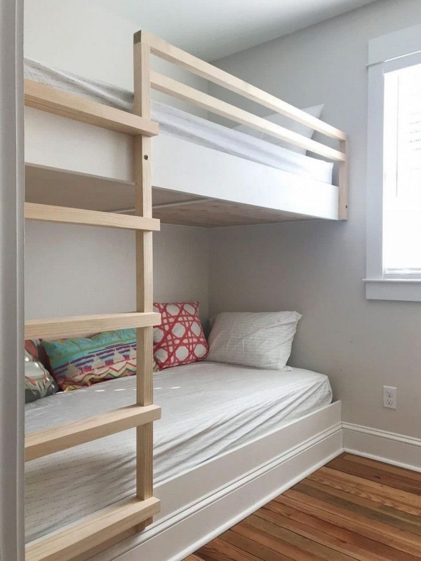 Minimalist Built-in Wooden Bunk Bed Design