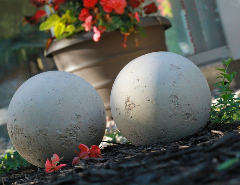 Minimalist Concrete Garden Spheres for Outdoor Decor