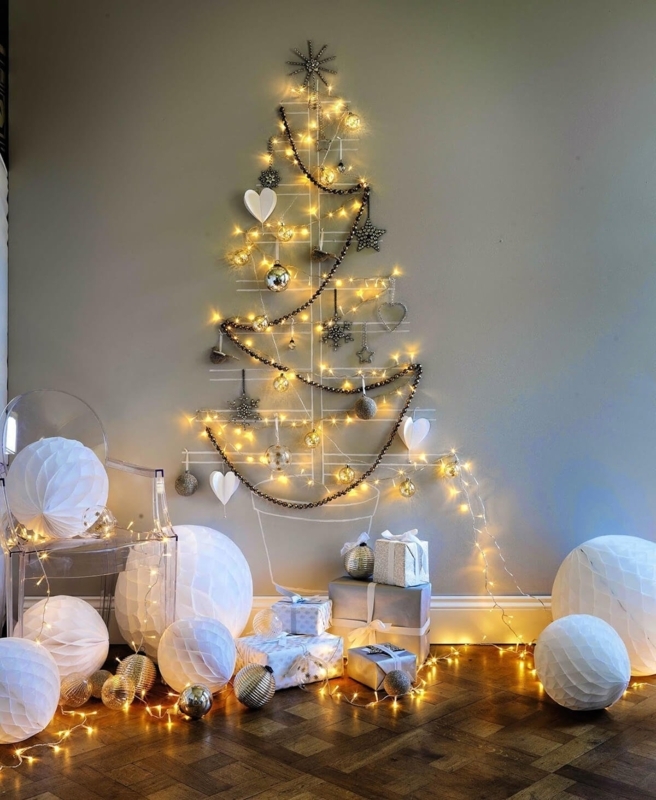 Minimalist Wall-Mounted Christmas Tree Decor