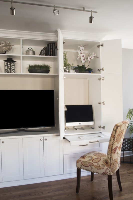 Modern Built-In Wall Unit with Desk and TV
