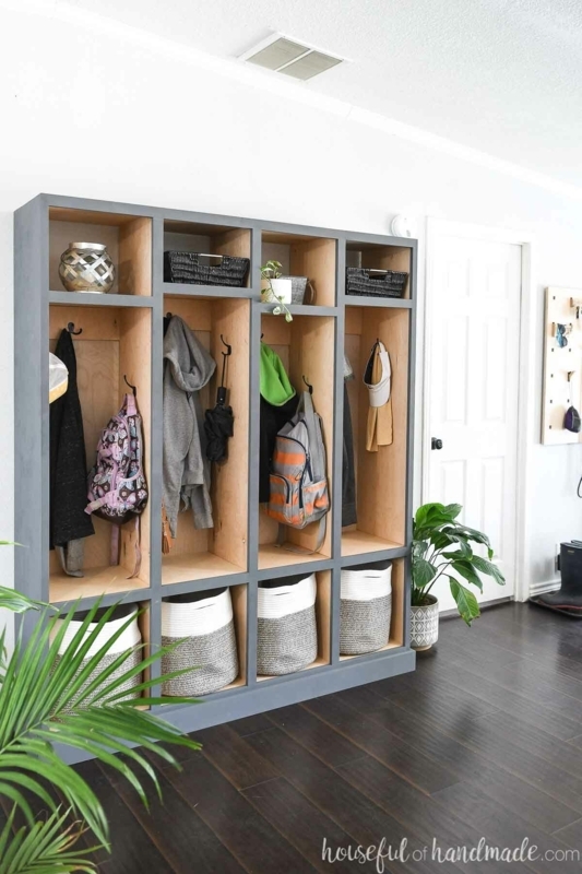 Modern DIY Mudroom Lockers with Stylish Storage Baskets
