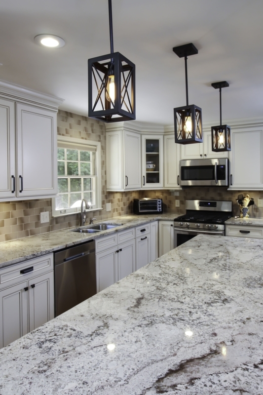 Modern Kitchen with Stylish Pendant Lighting