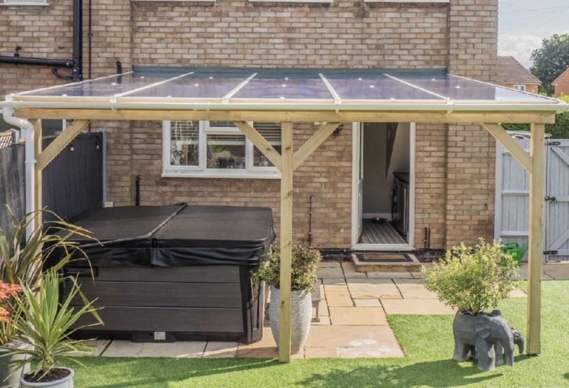 Modern Lean-to Pergola with Clear Polycarbonate Roof