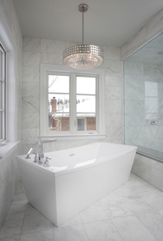Modern Marble Bathroom with Elegant Chandelier