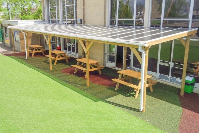 Modern Polycarbonate Roof Pergola with Wooden Frame