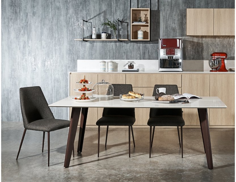 Modern Quartz Dining Table with Neutral Chairs