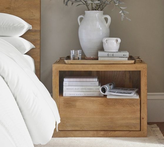 Natural Wood Nightstand with Decorative Ceramic Vases