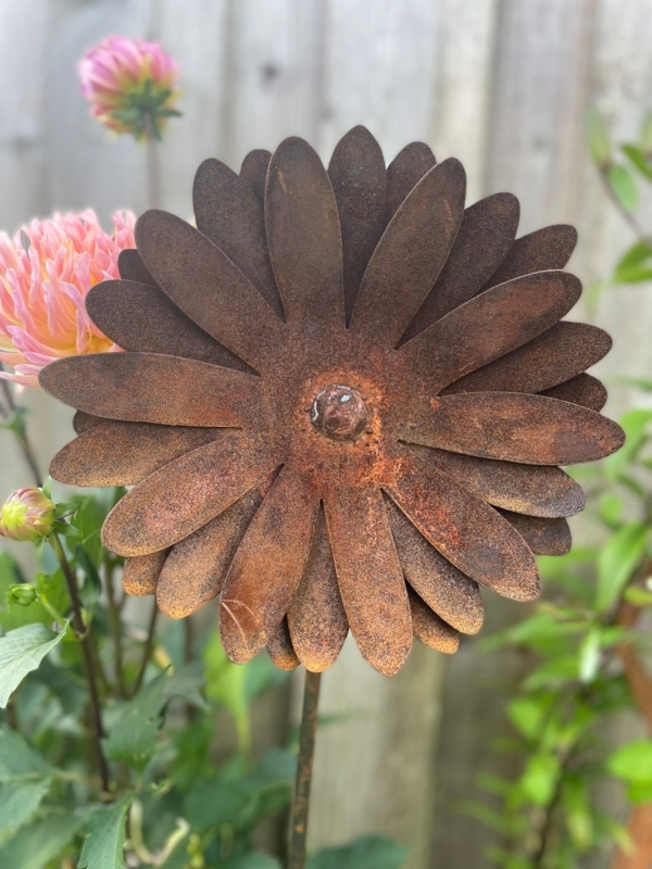Rustic Metal Garden Flower Sculpture Decoration