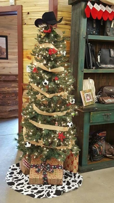 Rustic Western Christmas Tree with Cowboy Hat